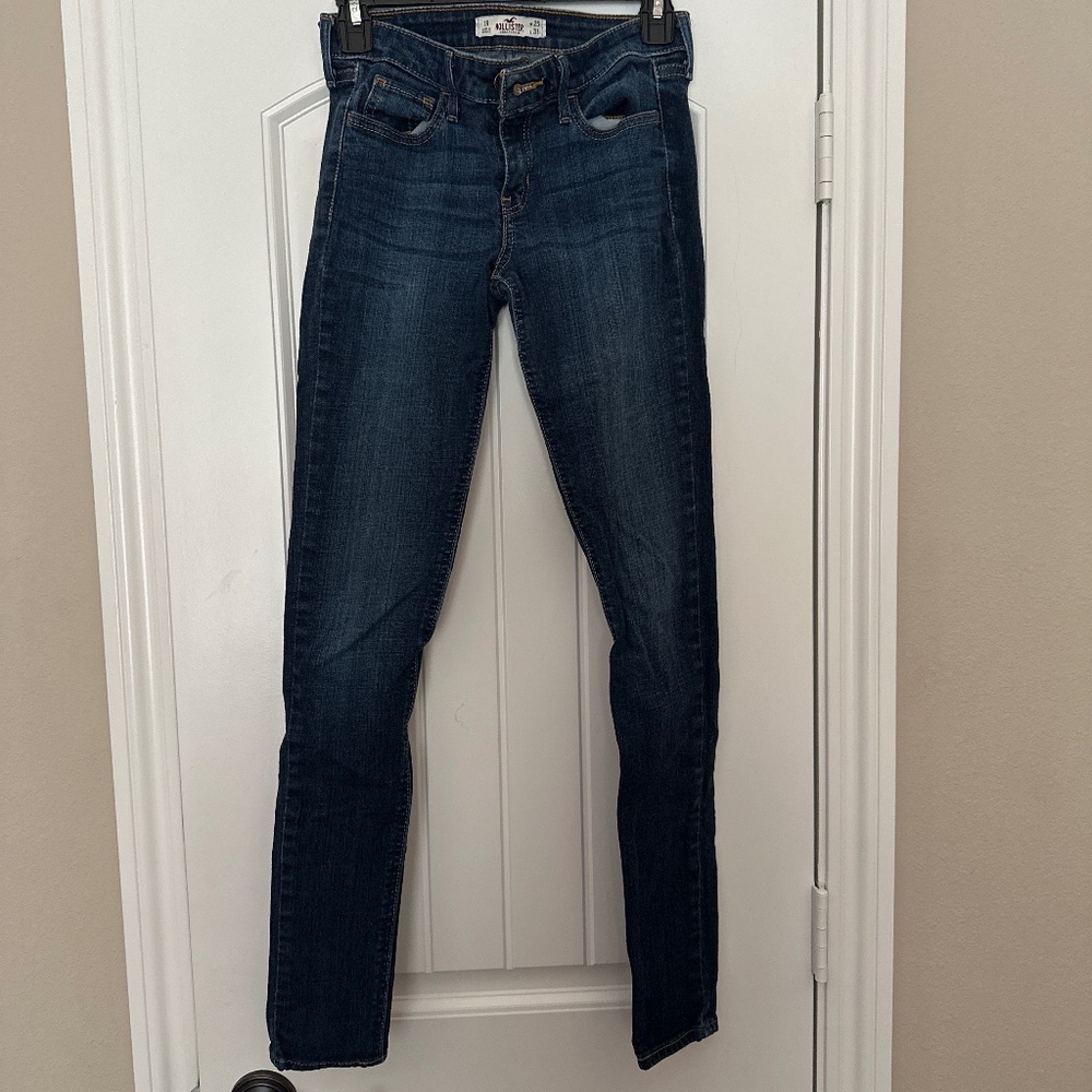 Hollister dark wash skinny jeans W25 L31